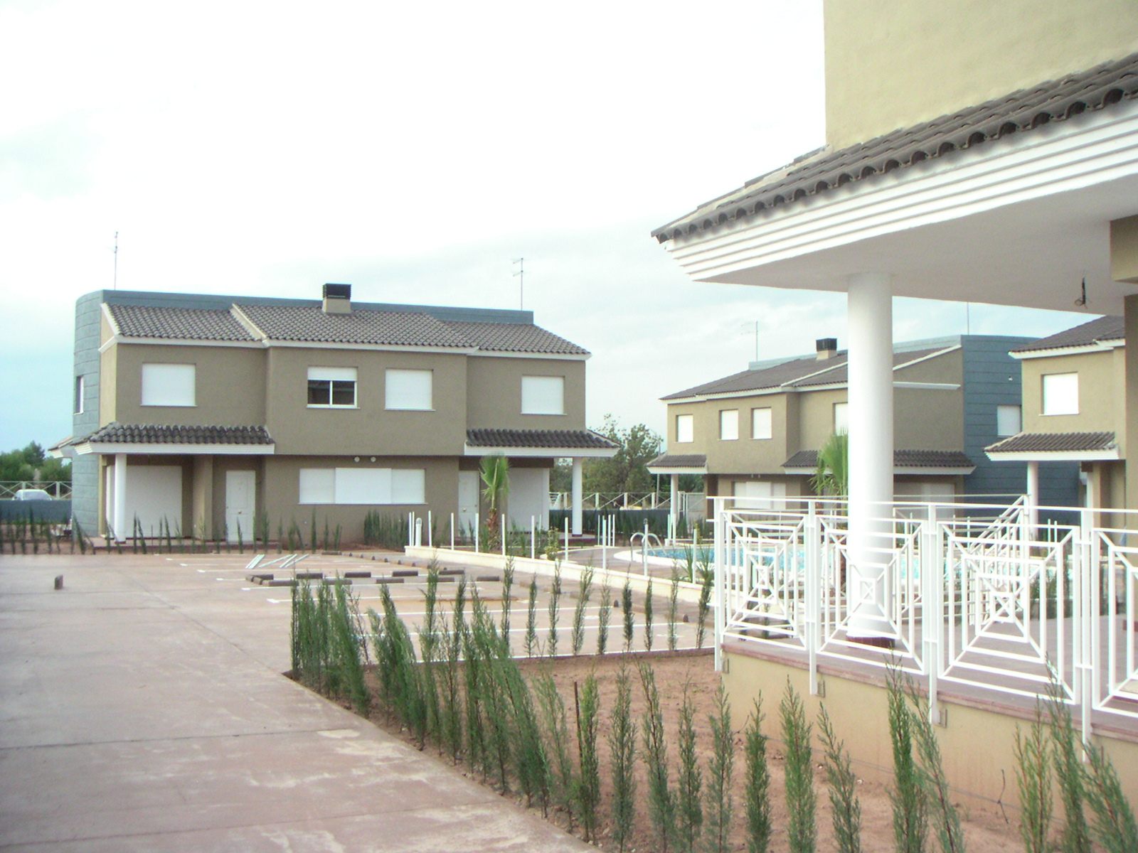 Viviendas pareadas con porche y jardín en Náquera